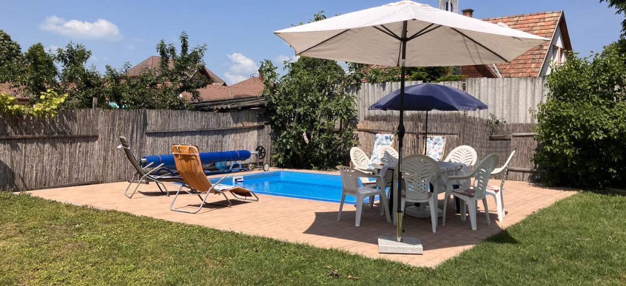 Lellei Pihenohaz Balatonlelle Villa Екстериор снимка