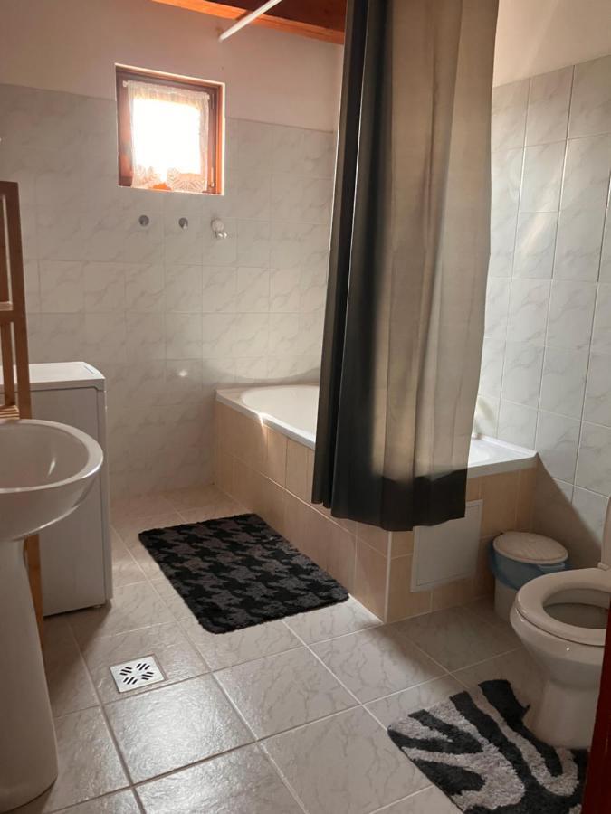 Lellei Pihenohaz Balatonlelle Villa Екстериор снимка