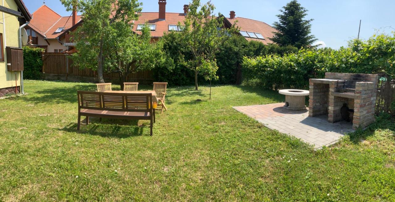 Lellei Pihenohaz Balatonlelle Villa Екстериор снимка